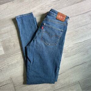 Levi's Women's Blue Ripped Skinny Jeans